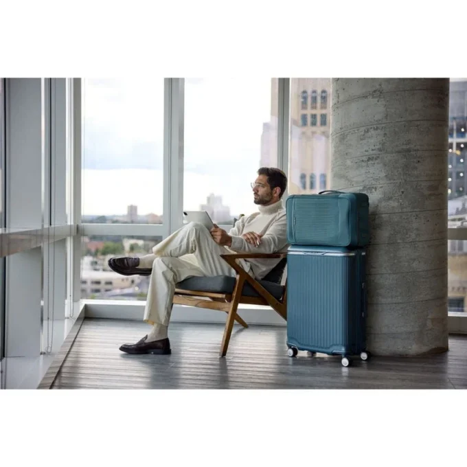 Silhouette 18 hardside medium spinner